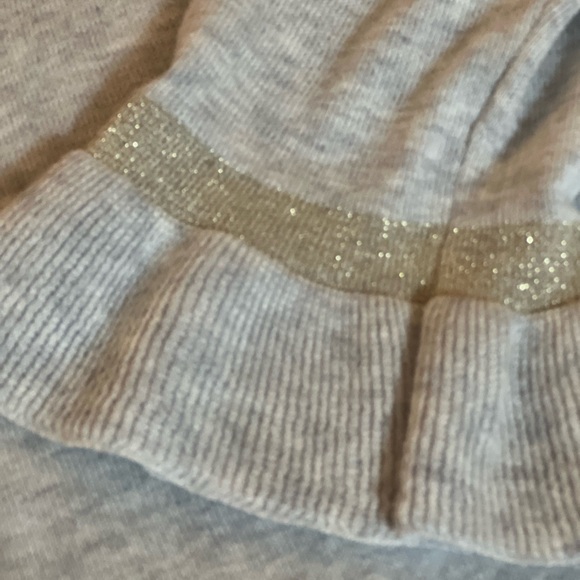 Lily Pulitzer oversized light gray lightweight sweater with 3/4 sleeves - Picture 4 of 11